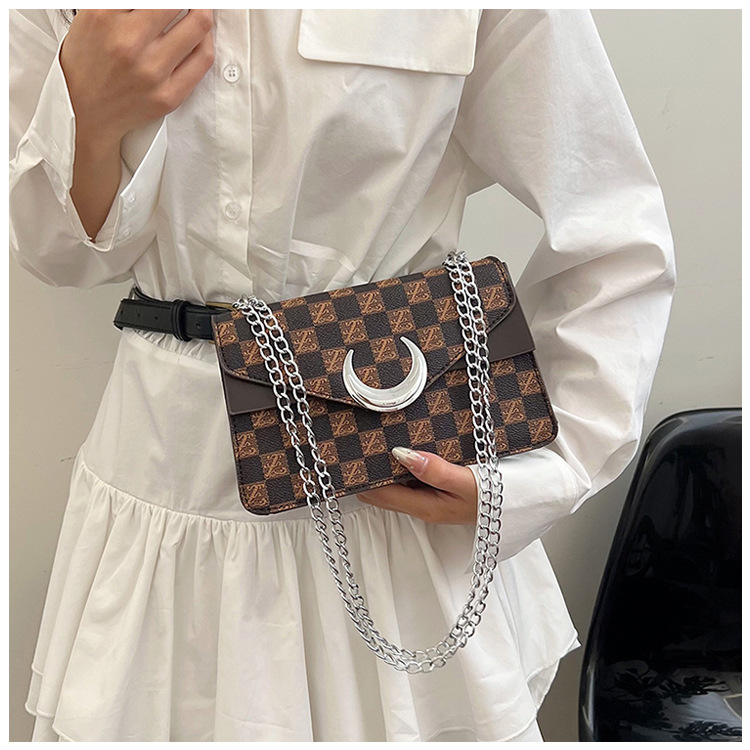 Korean version armpit small square 2024 new texture fashionable letter printed handbag personalized single shoulder_voghion.com