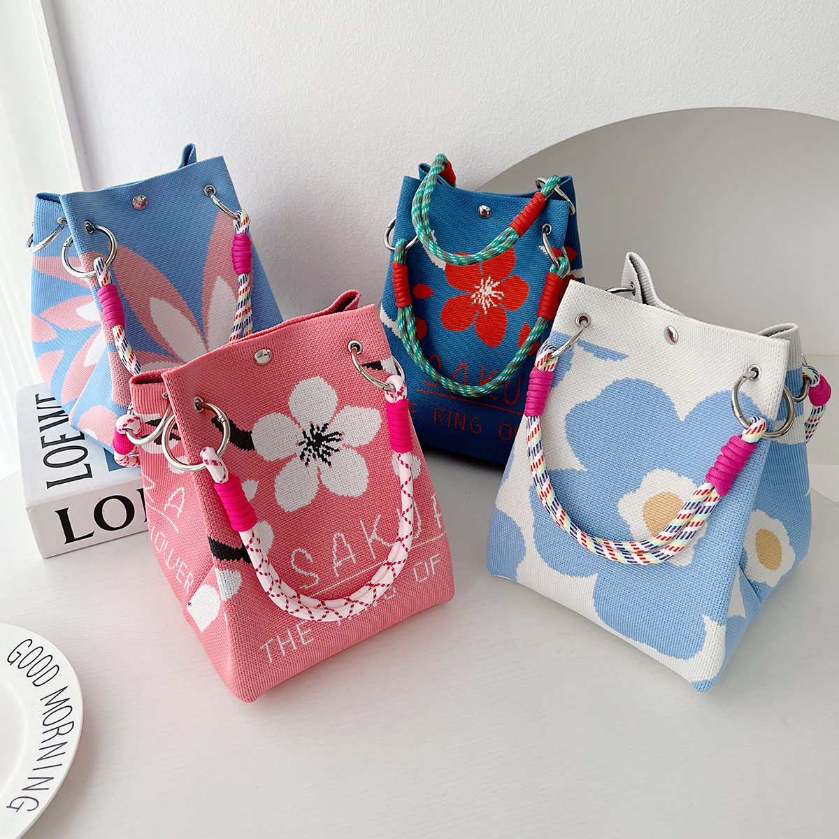 2025新款针织手提包镂空小花手拎包伴手礼品袋简约百搭大容量编织