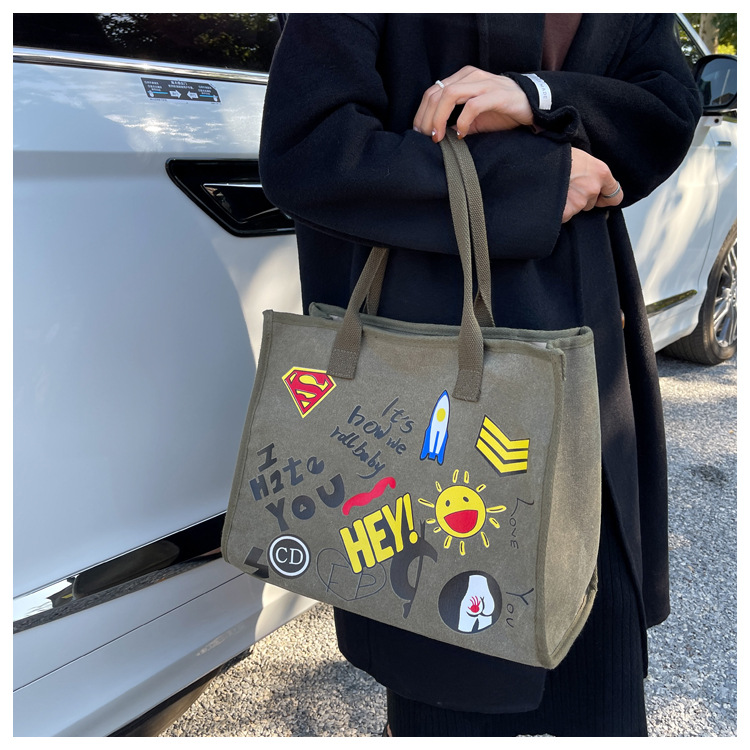 Fashion Printing Personality Canvas 2021 New Autumn Large Capacity Portable Female Bag display picture 5