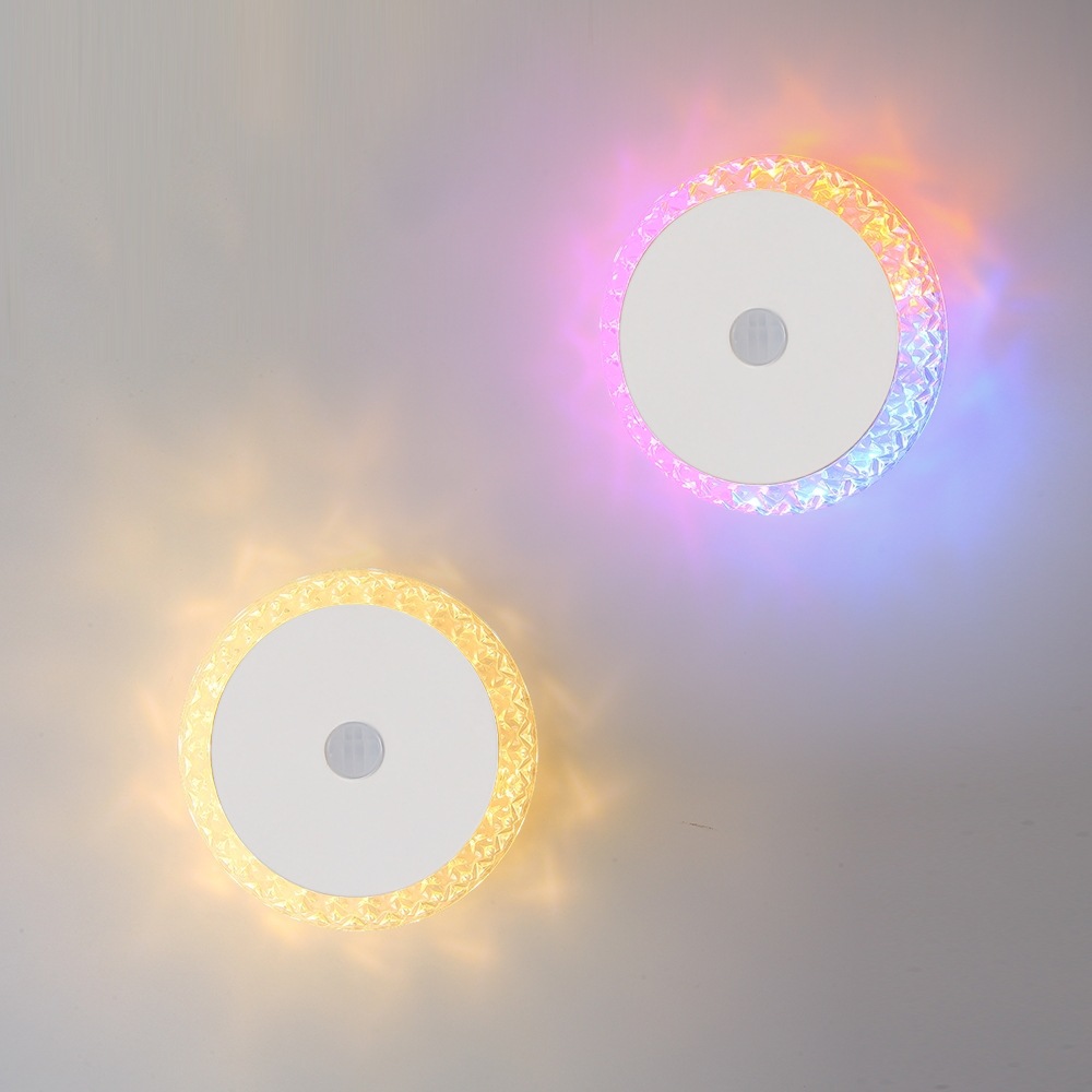 Slimme RGB-sfeerverlichting, met zacht licht dat vermoeiende dagen kalmeert en warme tinten die gezellige avonden verlichten, perfect voor een rustig en luxe interieur. Het is een lichte en zachte verlichting._voghion.com