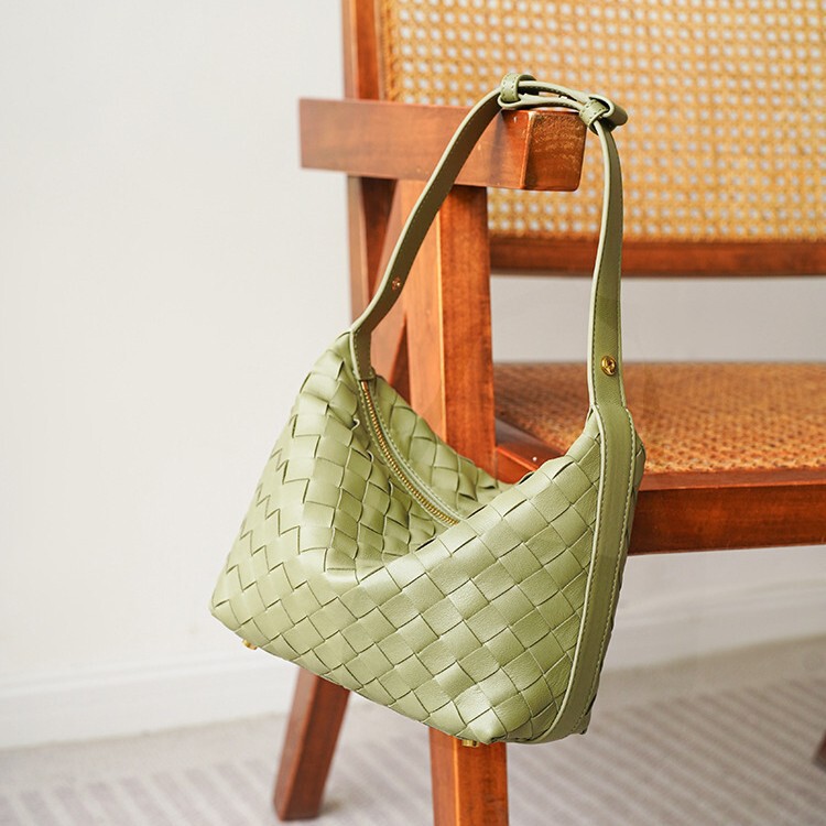 Bv Woven Bag High-End Lunch Box Bag Women's Bag Lunch Bag Armpit Bag 2024 New Popular Handbag