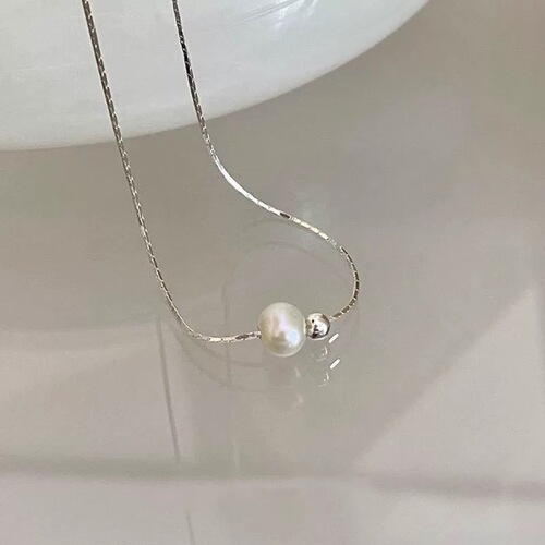 Elegant Minimalist Pearl Necklace for Women 2024 New INSAesthetic Design Simple Clavicle Chain with Graceful and Versatile Style