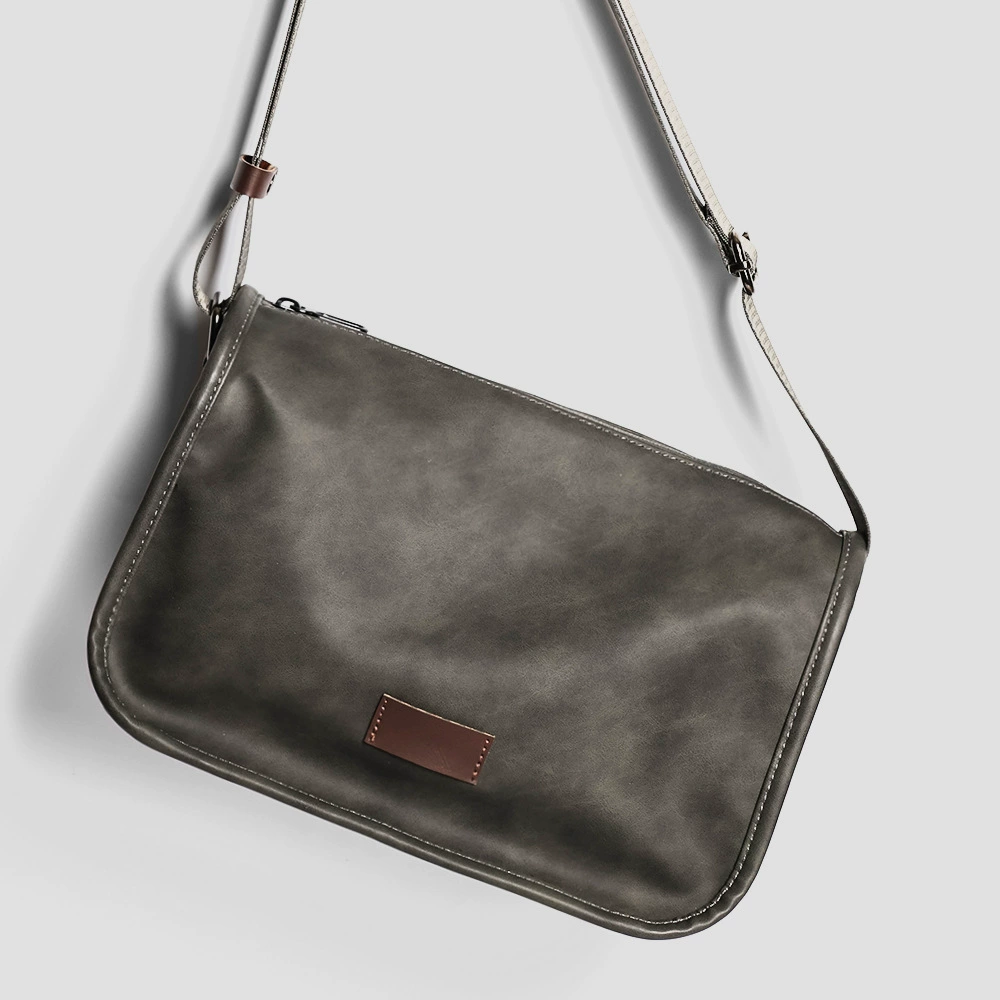 2023 новая сумка на плечо Летняя молодежная езда с диагональной наручной маленькой квадратной сумкой Простая мода почтовая сумка большая емкость мужская сумка