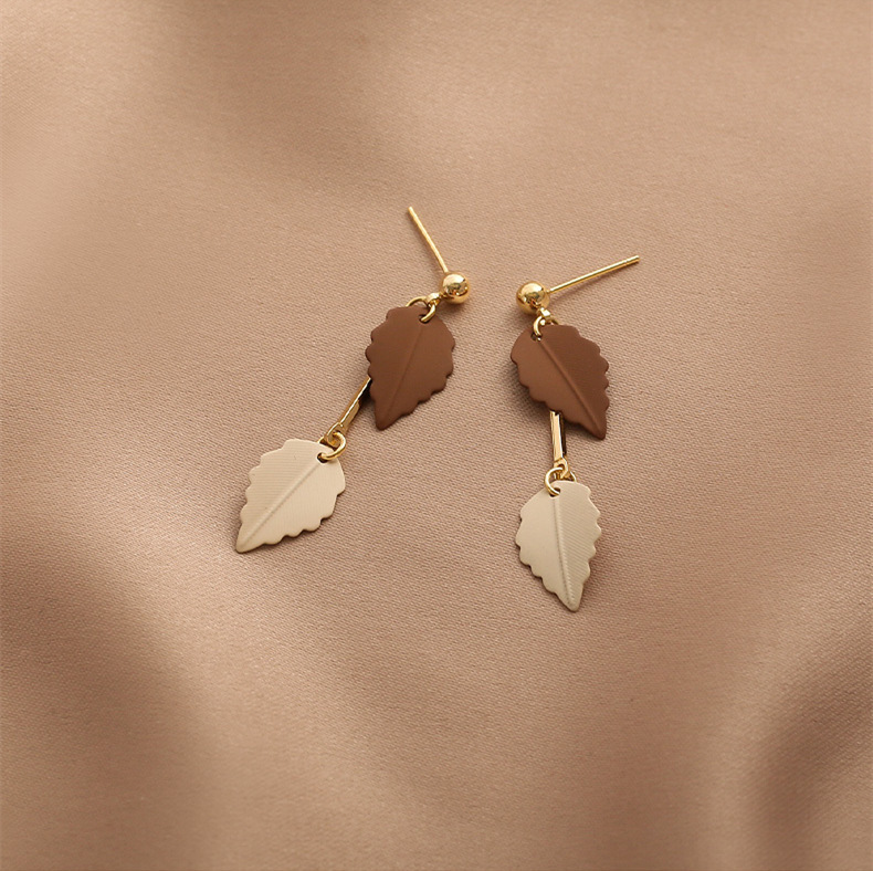 Fashion Maple Leaf Earrings Contrast Color Autumn And Winter Earrings display picture 5