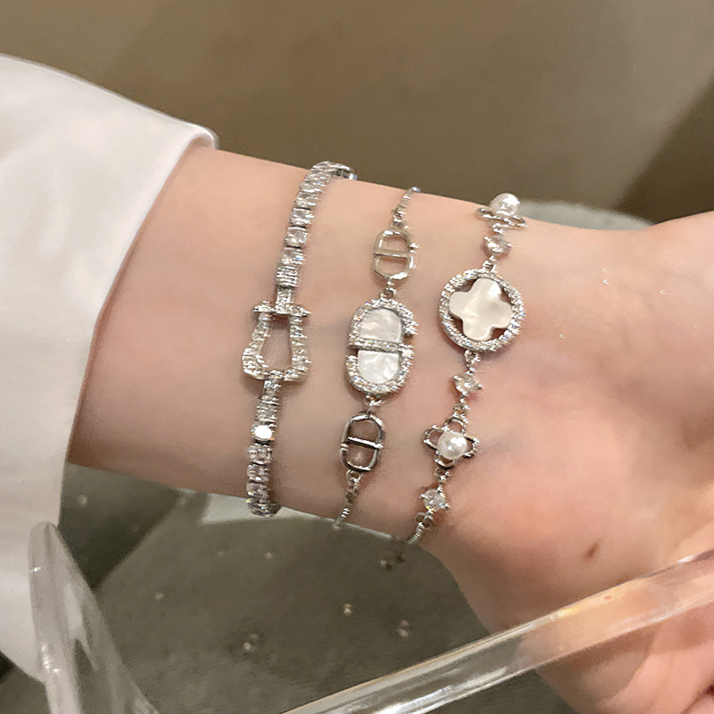 Pulsera de letras de ácido acético de circón Moda exquisita pulsera de viento frío ligero lujo temperamento de alta gama al por mayor