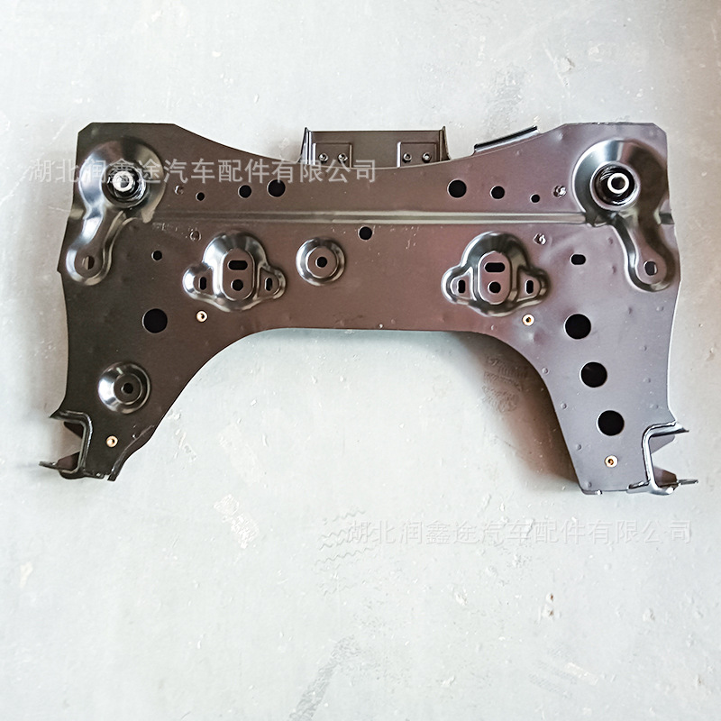 Applicable to Dongfeng Fengshen E70 engine lower bracket Fengshen E70 front bracket front axle ingot beam