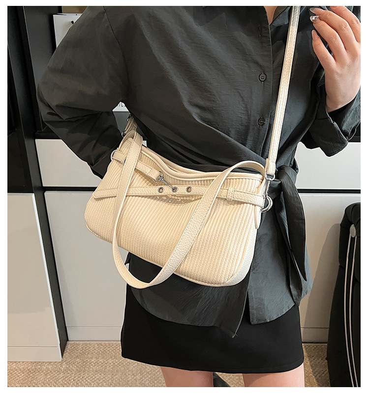 Large-capacity women's summer 2025 new fashion crossbody bag, Korean-style casual single-shoulder armpit commuting bag for work full figure