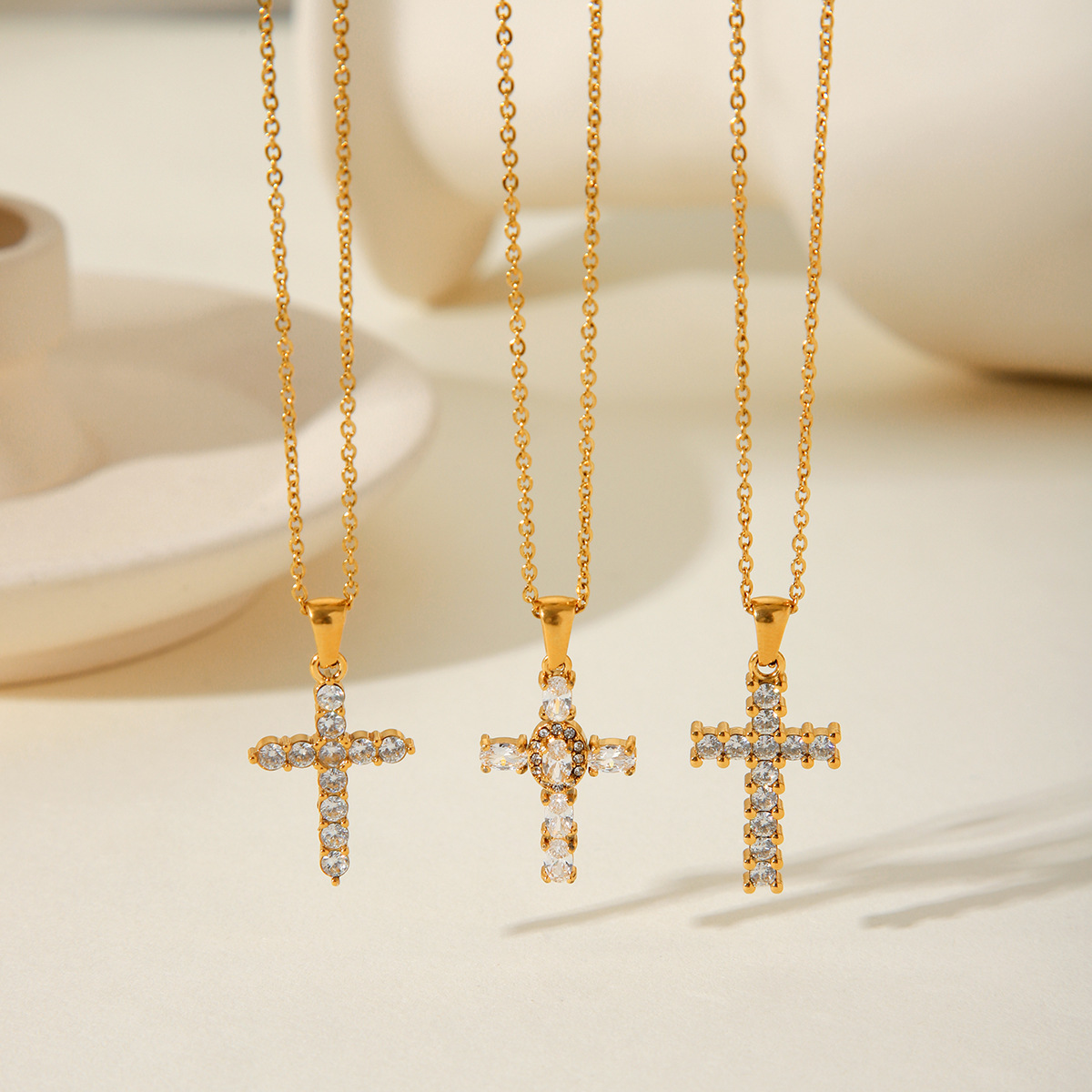 7g Weight PVD Coated Gold Plating Process PVD Coated Real Gold Plated Cross 304 Stainless Steel Casual Elegant Lady Waterproof Non Tarnish 304 Stainless Steel Pendant Necklace