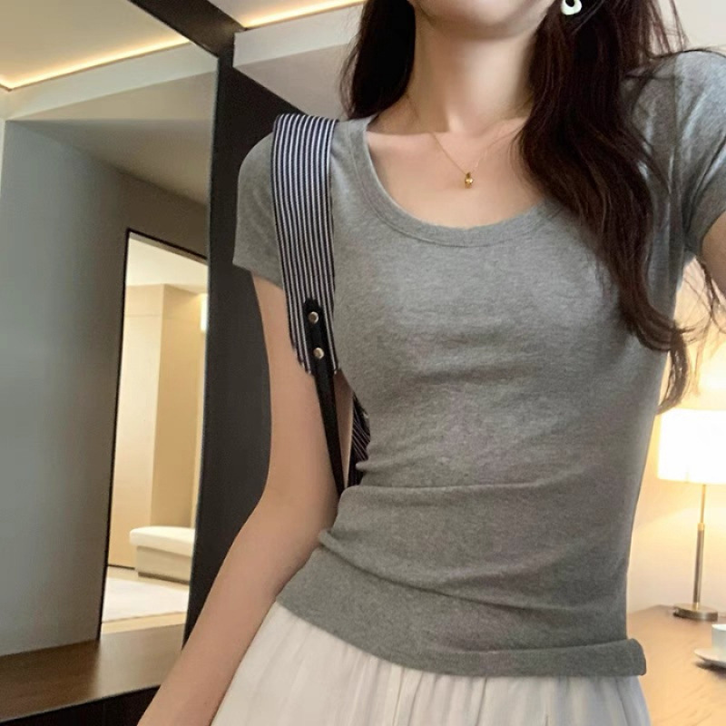 짙은 회색