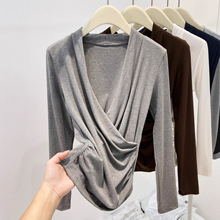 2025早秋新款交叉V领长袖打底衫女高级感褶皱收腰显瘦t恤紧身上衣