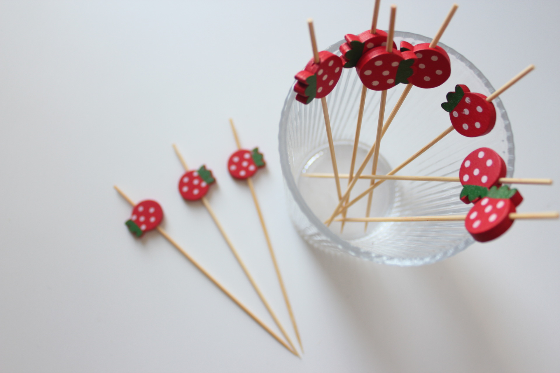 100 unids/pack pequeño tenedor de fruta de fresa palos de sushi palos de cóctel palos de postre