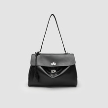 �¿�r�к��s��ɫ�i�۴�����ͨ�ڰ����e�μ��б����{���������