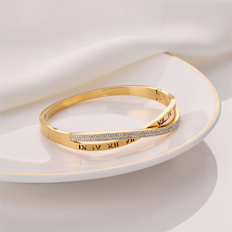 Pulsera de titanio y acero para mujer, diseño moderno y sencillo, pulsera de lujo que no se desvanece, venta al por mayor en stock.