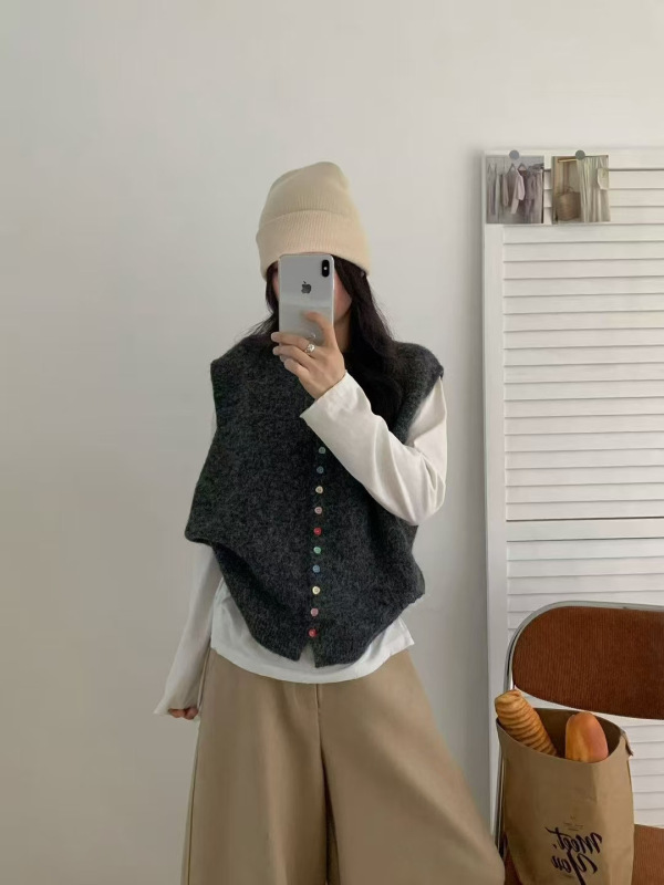 软糯彩扣慵懒风设计感针织马甲开衫女2025秋季新款叠穿百搭背心|undefined