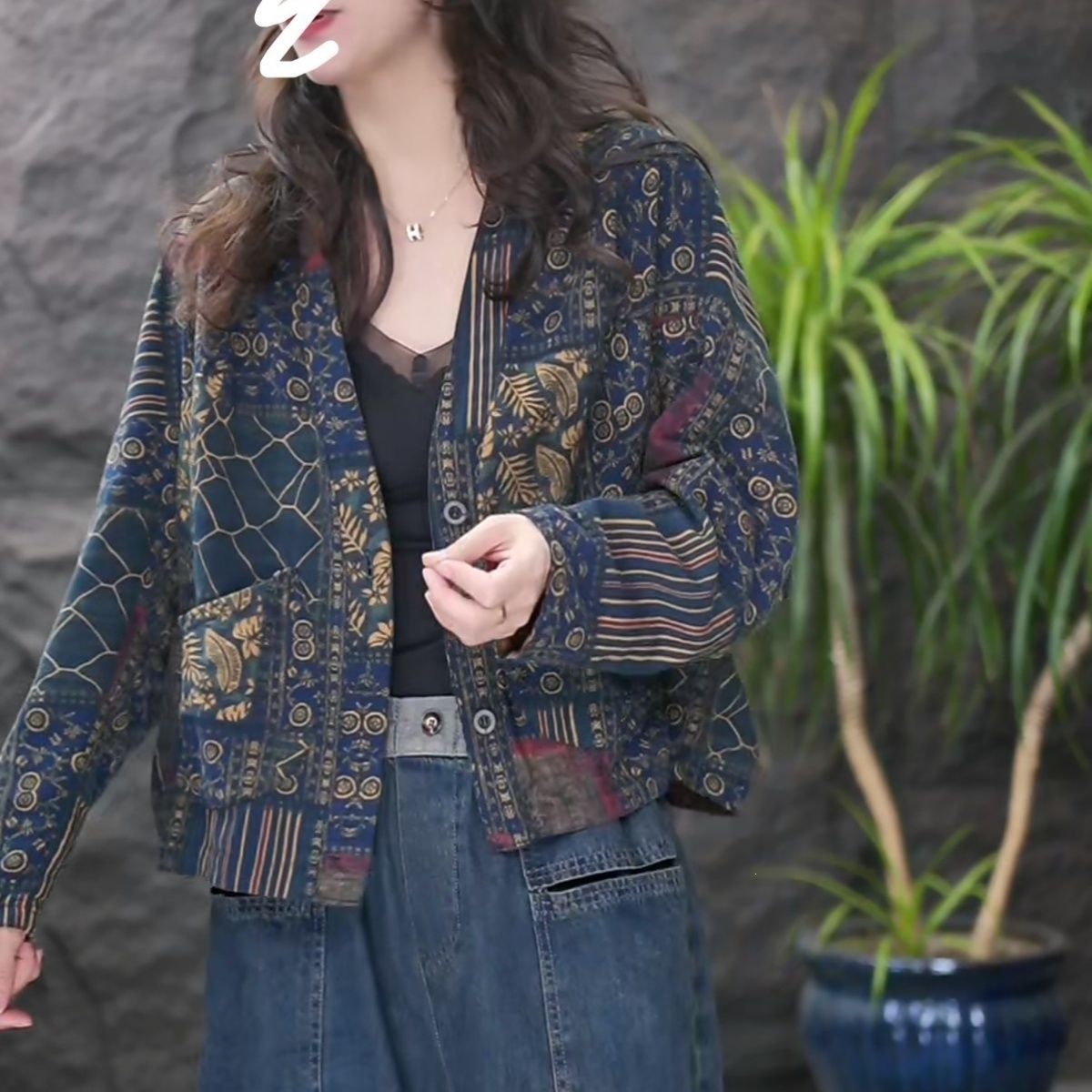 Reversible, loose-fitting, stylish long-sleeved 2025 autumn short cardigan with print, slimming, artistic, and ethnic style.