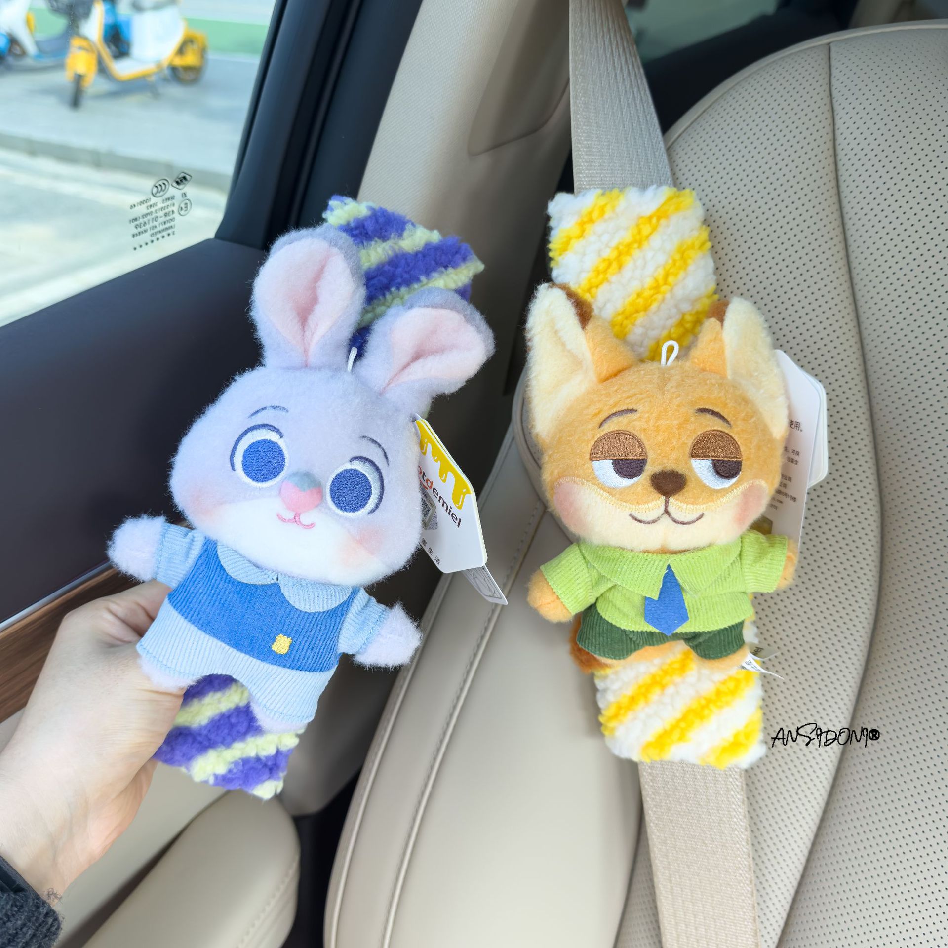 Official Zootopia Judy Hopps and Nick Wilde Car Seatbelt Shoulder Pad Protector Car Interior Decoration