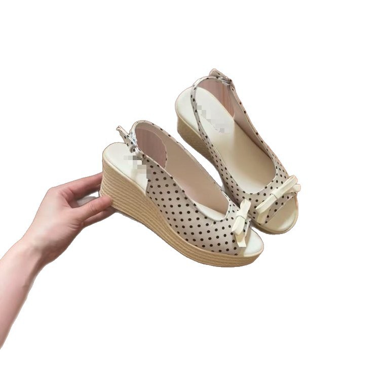 Zapatos de talón de pendiente explosivo para mujeres 2026 verano nuevo arco trasero vacío zapatos de boca de pez casuales con sandalias de dedos desnudos para mujeres
