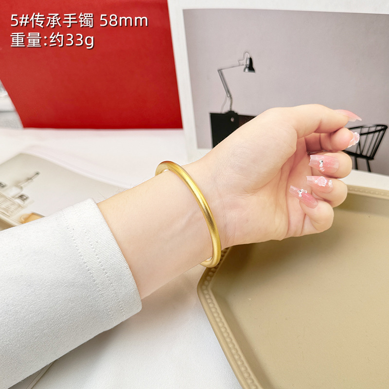 Pulsera de oro de arena de Vietnam no se desvanece durante mucho tiempo patrimonio de estilo antiguo pulsera de dos mundos pulsera de oro imitación de trébol femenino simulación