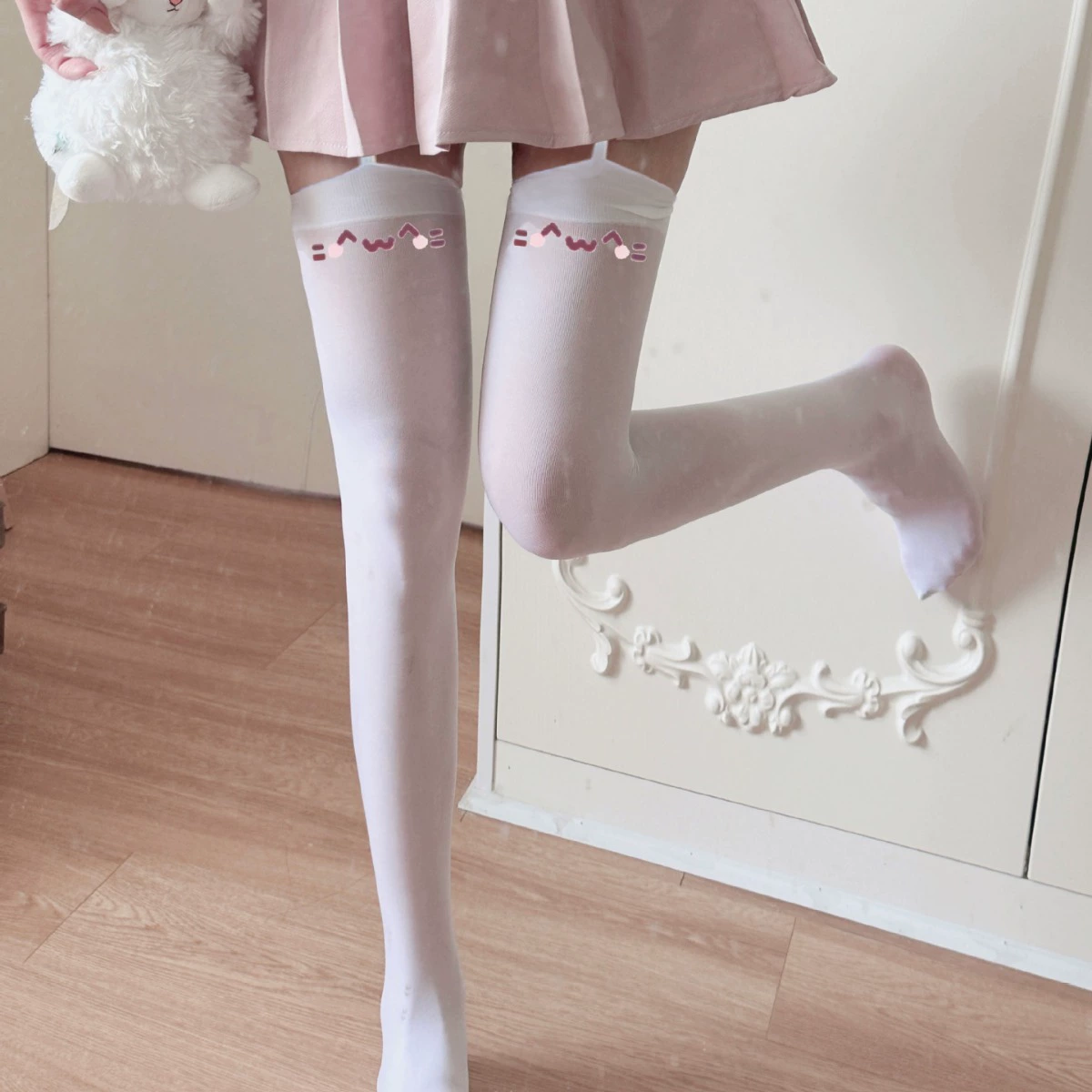 White tights, velvet swan, cute base socks, lifting effect