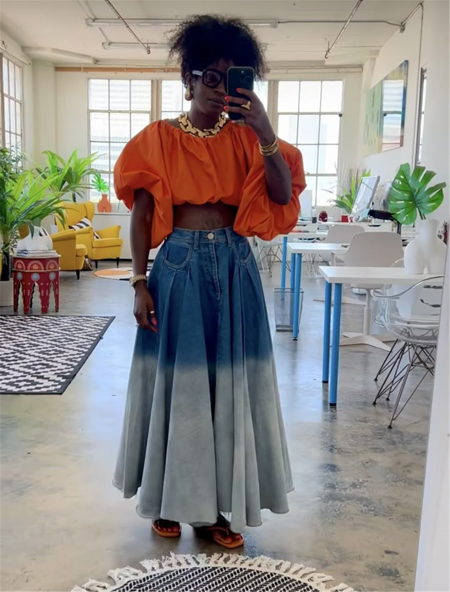 Dame high waist denim midi nederdel med bindebånd og gradient_voghion.com
