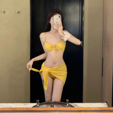 2024新款比基尼泳衣女性感纯欲黄色小胸聚拢显白温泉度假夏季辣妹