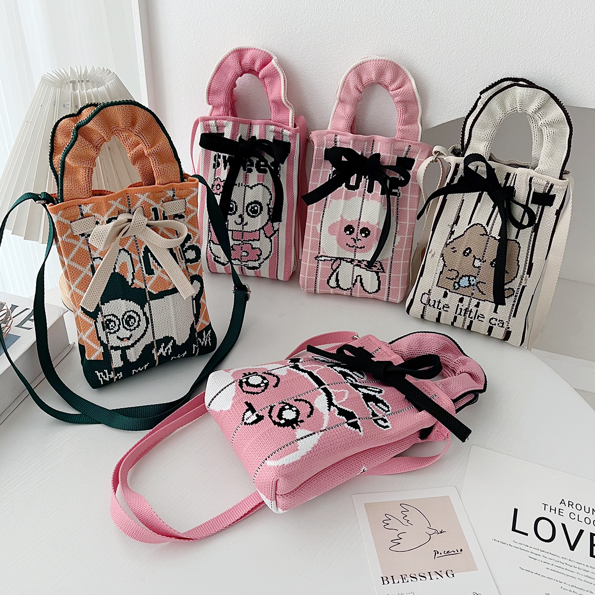 Small design cartoon knitted handheld phone bag