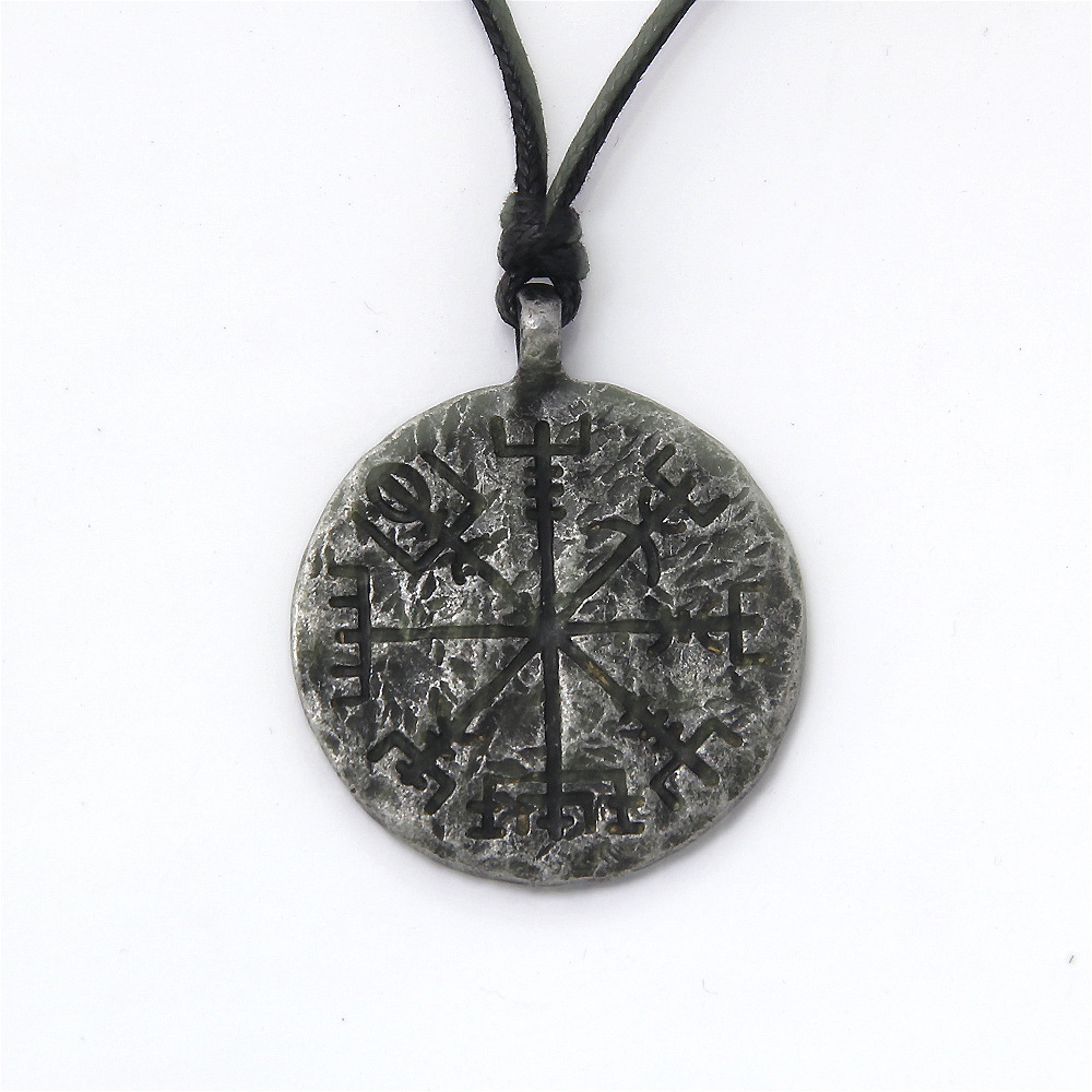 Retro Compass Rune Pendant Necklace For Men Nordic Style Jewelry_voghion.com