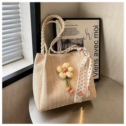 Vacation seaside woven straw bag women's large capacity  new rattan portable shoulder bag commuter tote bag