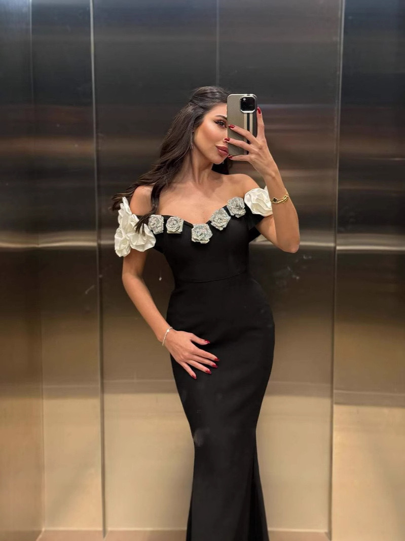 Elegant Fitted Strapless Long Dress Style Floral Embellishments Sleeveless Off-Shoulder Women's Dress_ecoleips.com
