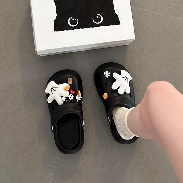 Fashionable and Cute Cartoon Quirky Mickey Hole Shoes for Women, 2026 Summer New Casual Outdoor Shoes, Beach Sandals