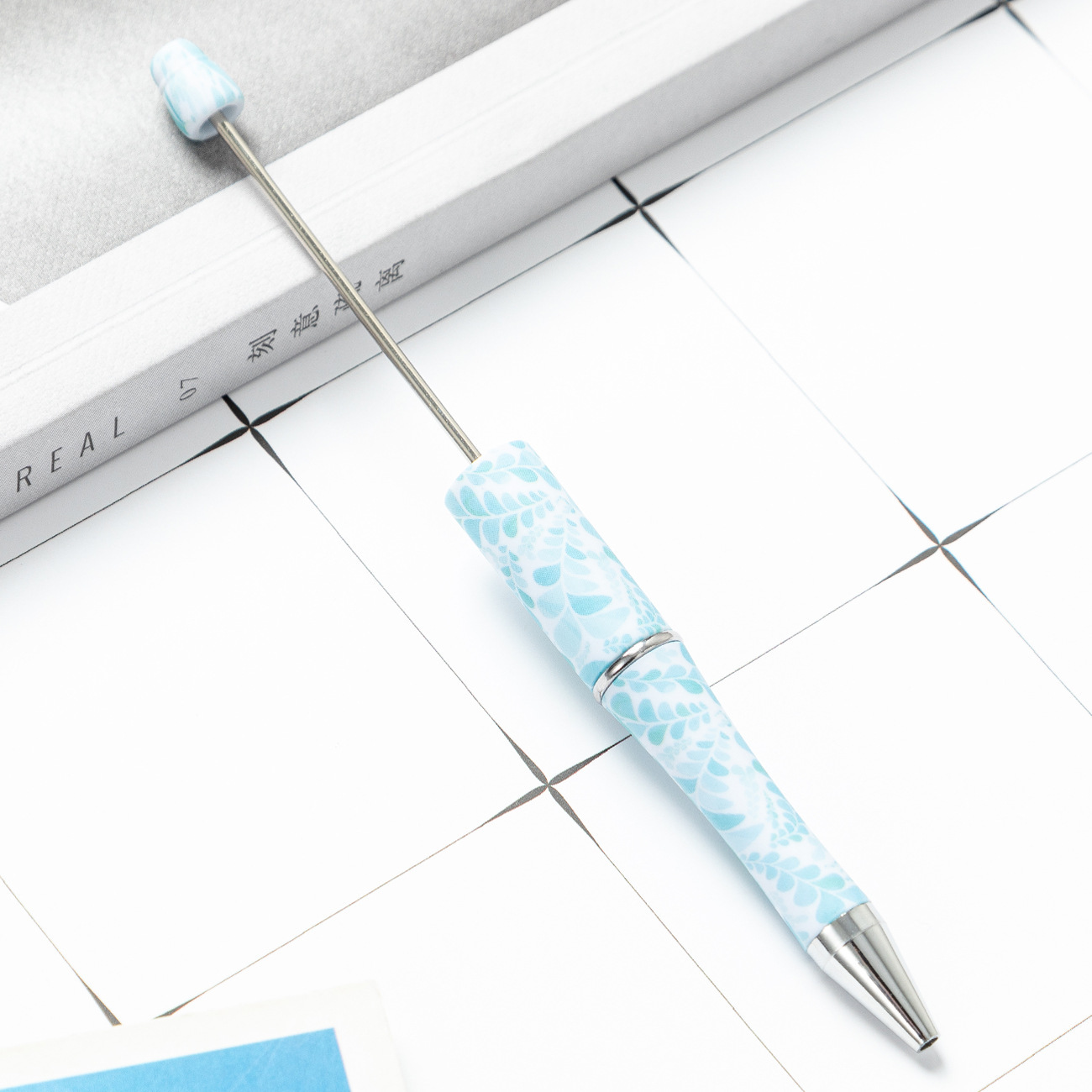 Diy plástico creativo mano de leopardo flor de cuentas al por mayor de alto valor de impresión plástico cuentas