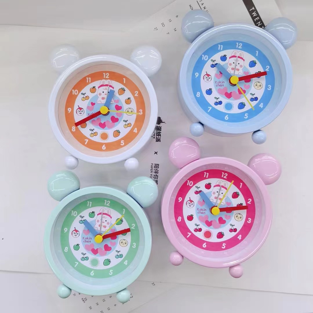 Reloj de alarma de dibujos animados directo de fábrica mesita de noche decoración reloj despertador para estudiantes y niños Reloj portátil al por mayor