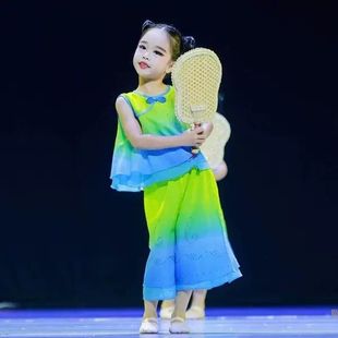 Children's group dance I still small dance clothing props cattail leaf fan spring bamboo children dance want to return small hat performance clothing