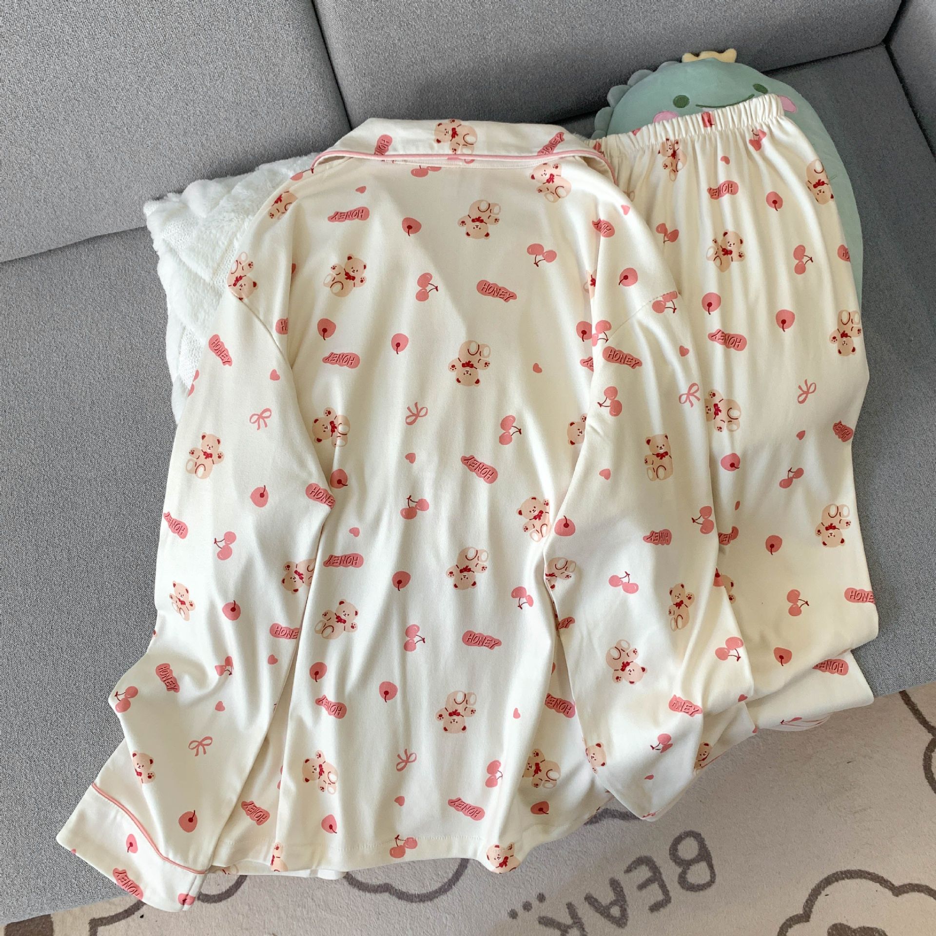 Al por mayor transfronterizo pijamas calientes de terciopelo mujeres otoño invierno cardigan con solapas dibujos animados pantalones de manga larga ropa doméstica al por mayor transfronterizo