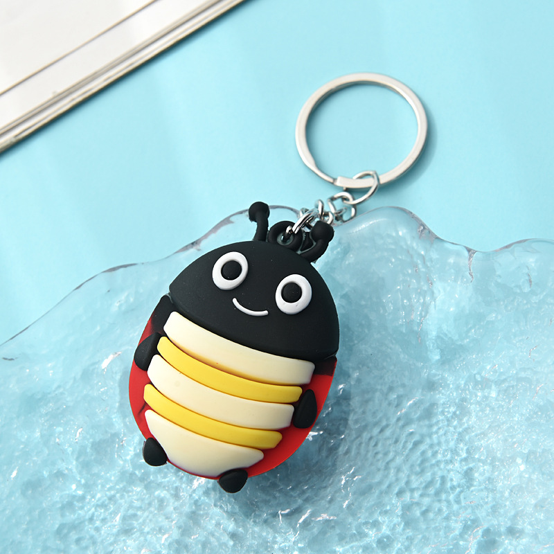 Dibujos animados flexible pegamento tridimensional libélula abeja llavero lindo oruga de siete estrellas mariquita muñeca llavero colgante