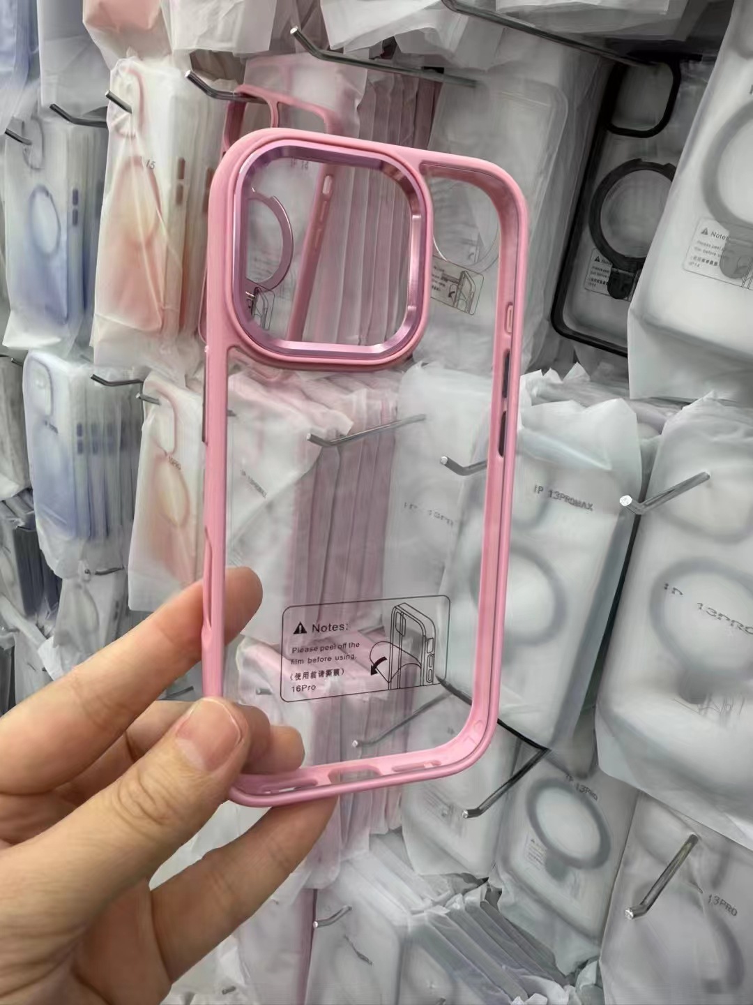 Escudo de oro para iPhone17 Teléfono de aluminio Apple 16 PROMAX Cubierta de botón de metal comercio exterior Kevlar