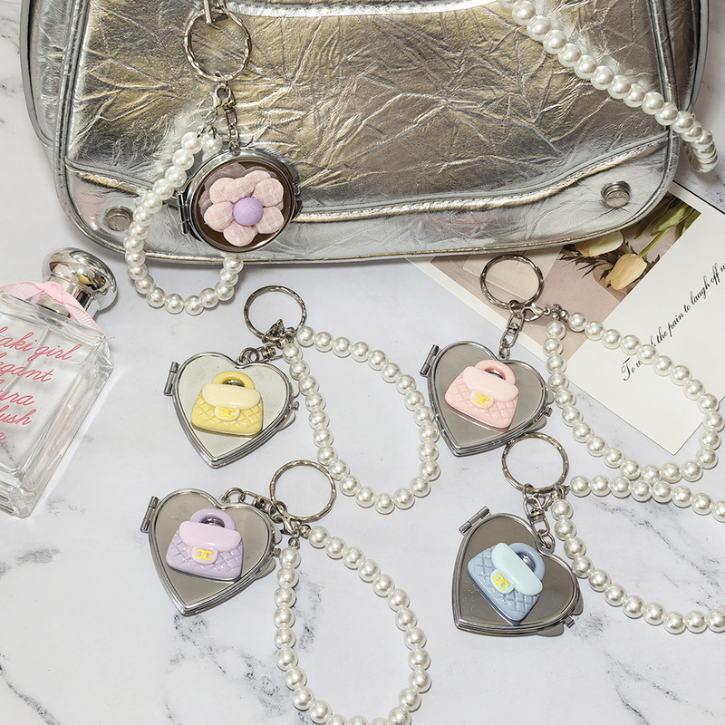 Creative Bowknot Heart-Shaped Mirror Keychain Double-Sided Folding Portable Makeup Mirror Pendant Gift Wholesale Creative Bowknot Heart-Shaped Mirror Keychain Double-Sided Folding Portable Makeup Mirror Pendant Gift Wholesale