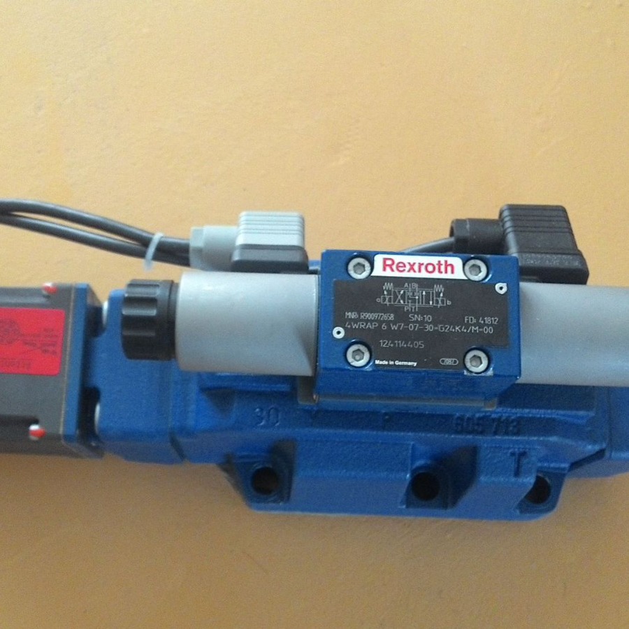 R900978356 4WRZ25W8-220-7X/6EG24N9ETK4/M力士乐比例阀