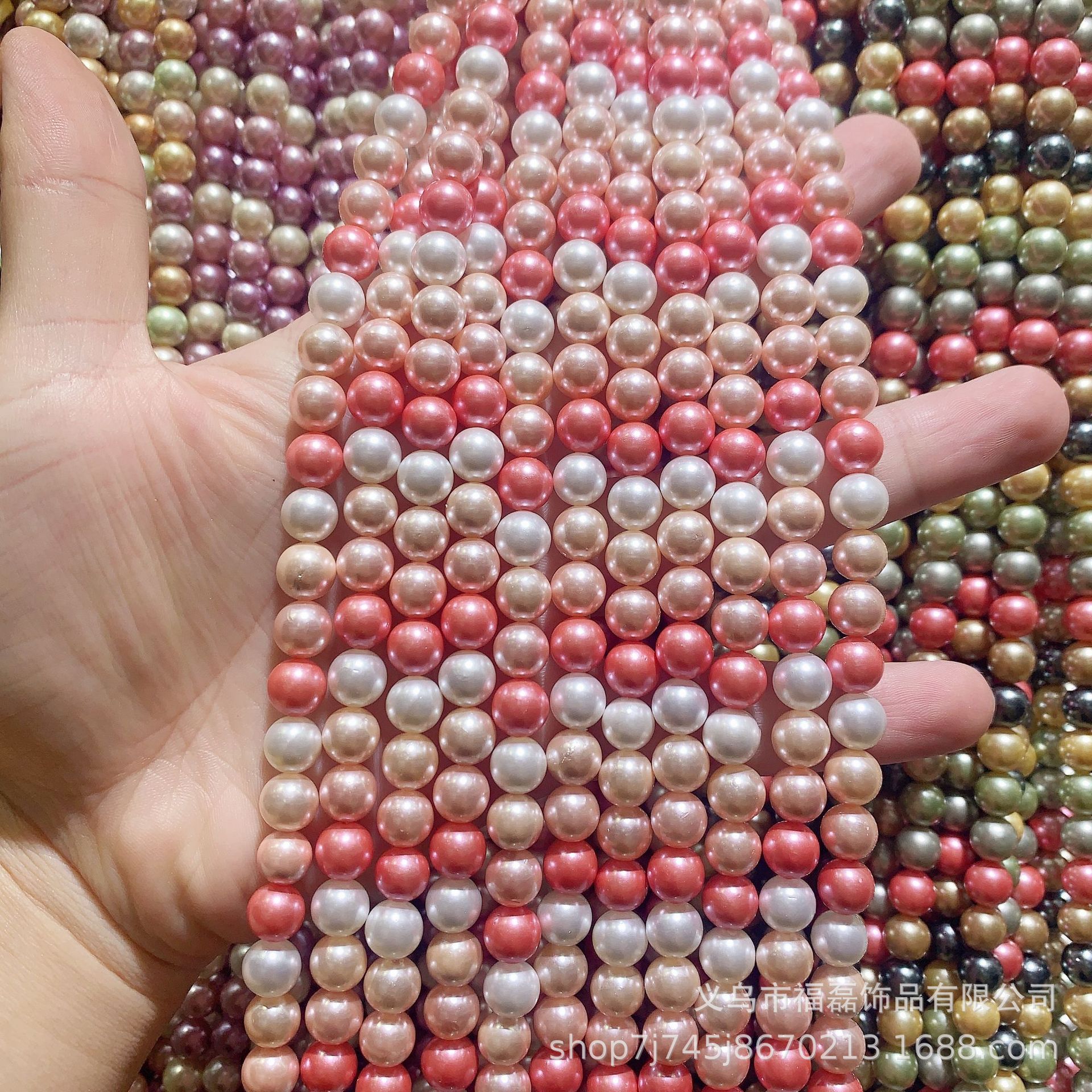 天然深海で皮をむかない貝玉は真珠に匹敵します。