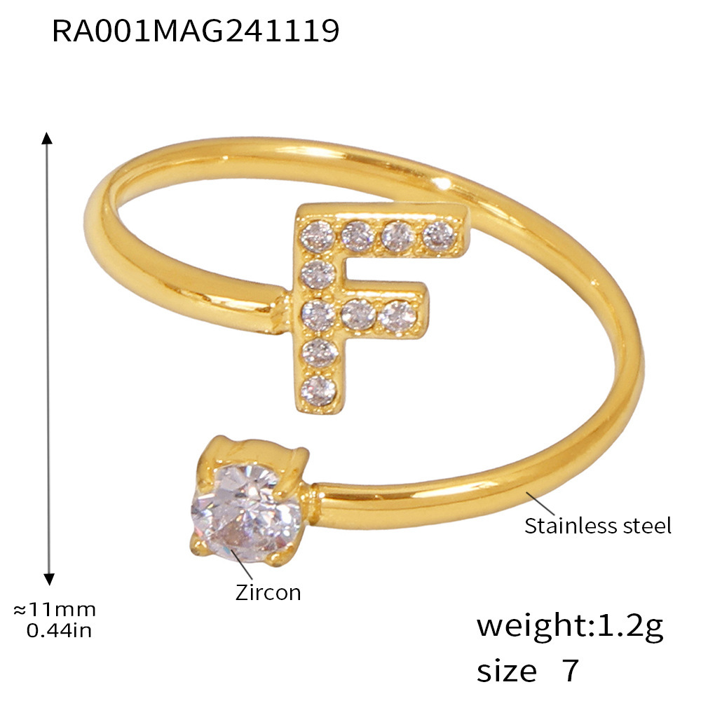 Qiong Yao Titanium Steel 26 letras con incrustaciones de circón Juego de joyas PVD chapado en oro real collar de retención de color pulsera anillo aretes