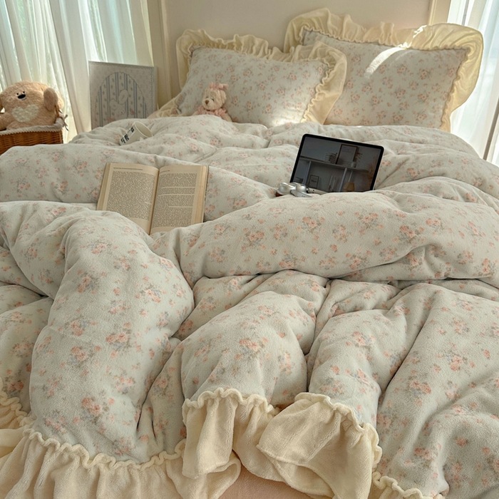 Cama de seda de leche coreana de clase A cuatro piezas en invierno engrosado pequeño encaje de flores trituradas bebé dormitorio de seda tres piezas 3