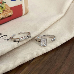 A women's tulip ring, 2023 new style, minimalist and fashionable, niche design, open-ended, extremely simple and cool style finger ring.