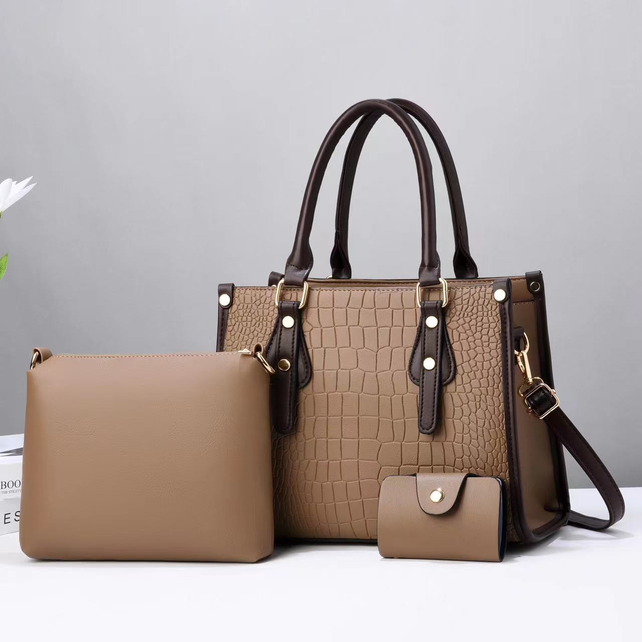 Women's Large Pu Leather Solid Color Crocodile Vintage Style Zipper Bag Sets Handbag display picture 1