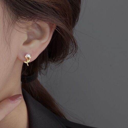 s925 sterling silver tulip earrings for women ins sweet, gentle and luxurious niche design simple flower shell beads earrings