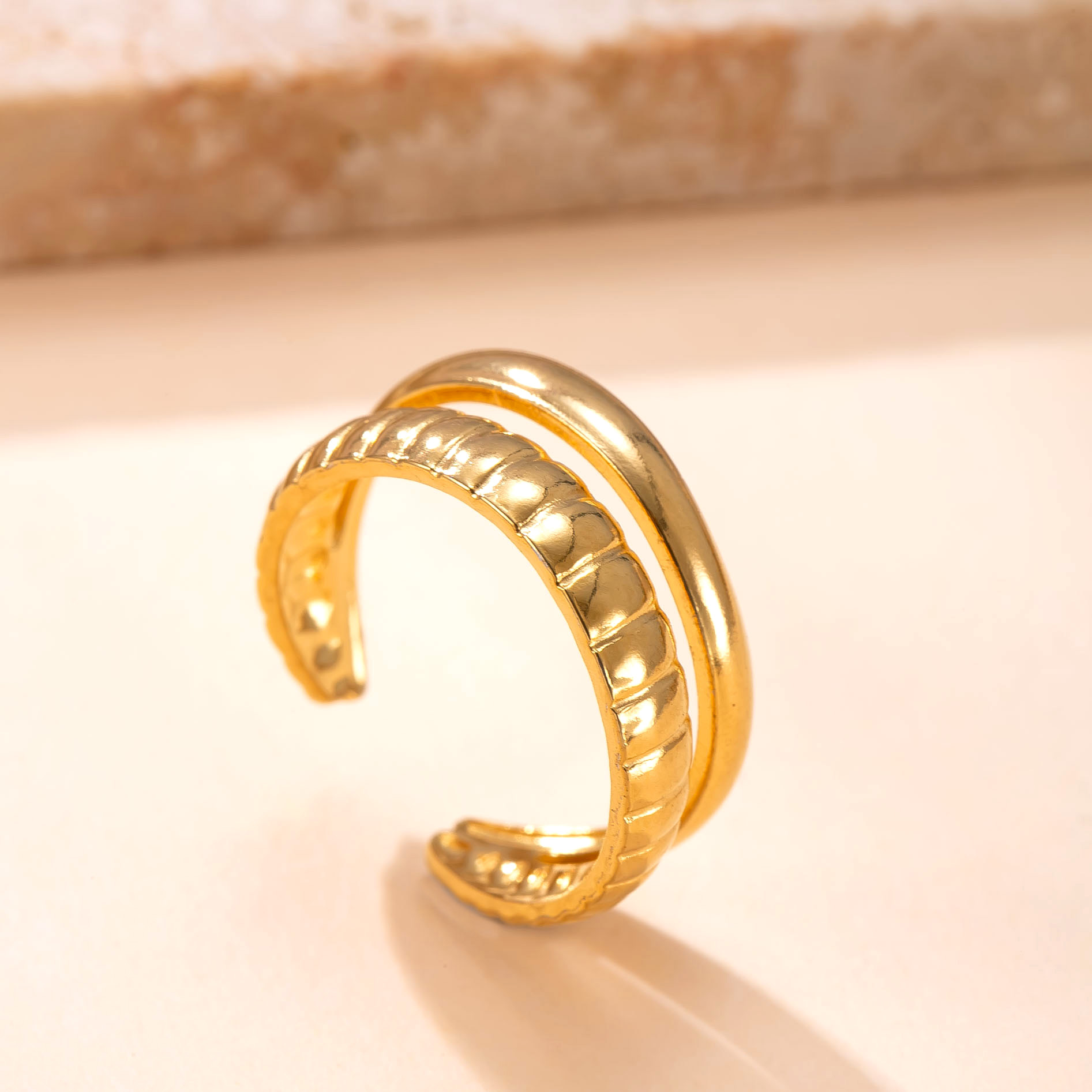Anillo de acero inoxidable europeo y americano Moda femenina Anillo de estrella de mar hidráulico geométrico Chapado en oro de 18 quilates Anillo de amor Joyas de acero de titanio