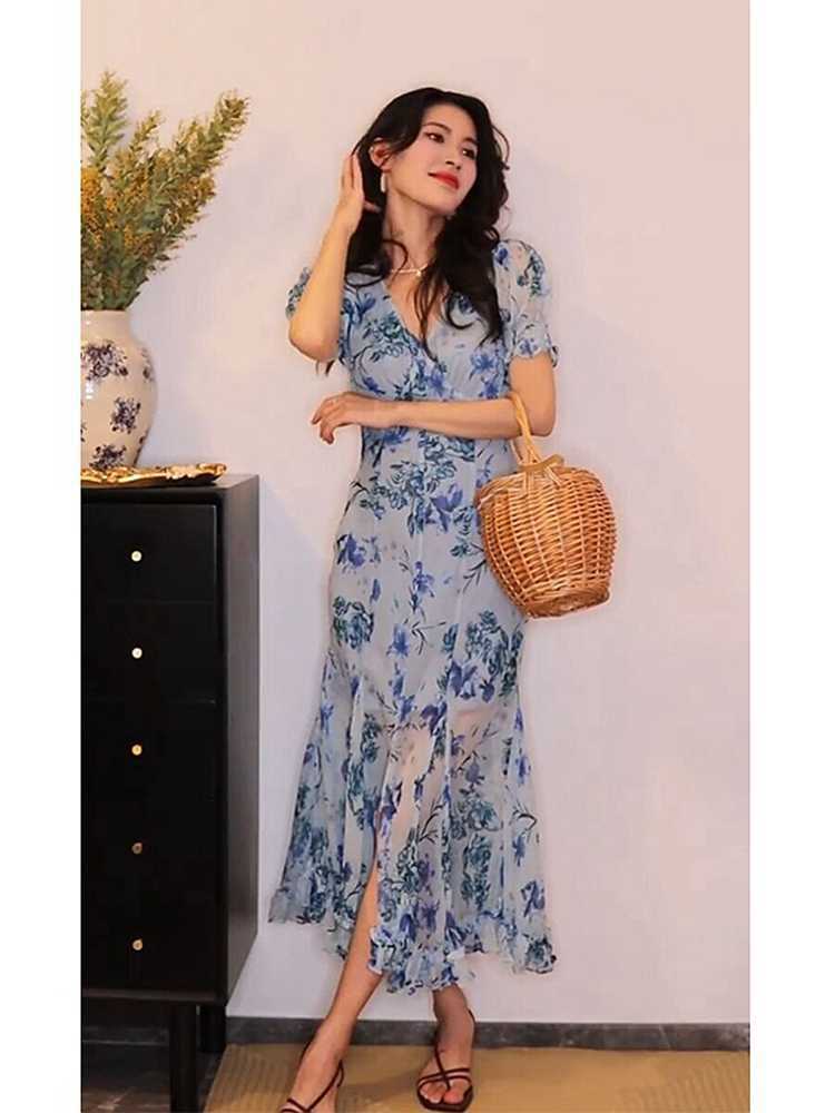 Đầm maxi nữ thắt eo cổ chữ V họa tiết hoa voan xanh kiểu Pháp mùa hè FL231784 — Váy liền màu xanh lam