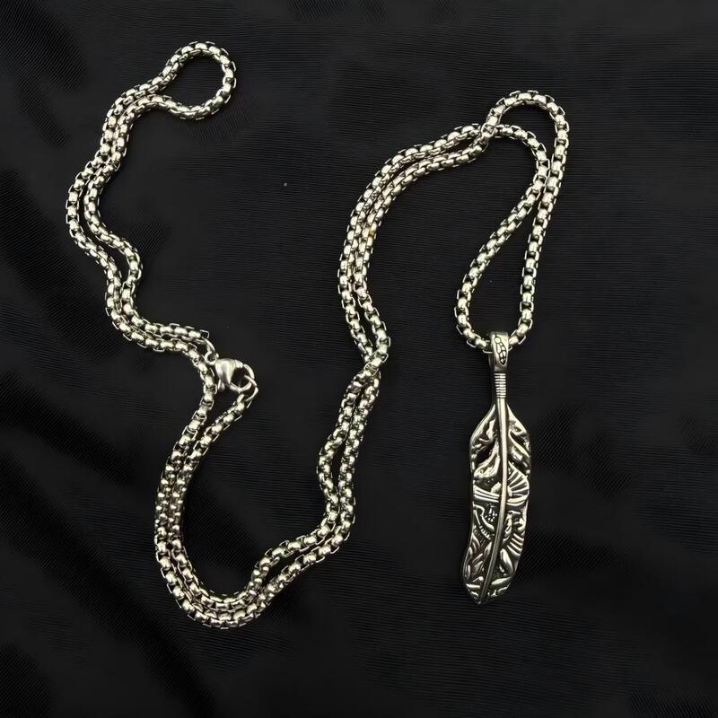 Titanium Steel Feather Necklace for Men, Hip-Hop Trendy Pendant, Personalized Versatile Sweater Chain, Retro Design Accessory