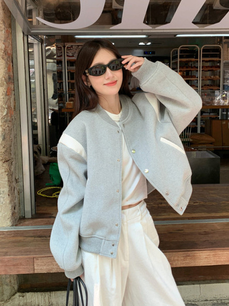 初秋グレー野球ユニフォームジャケット女性のための 2025 春と秋の新しいホットスタイル小さなルーズジャケット初秋ショートトップ