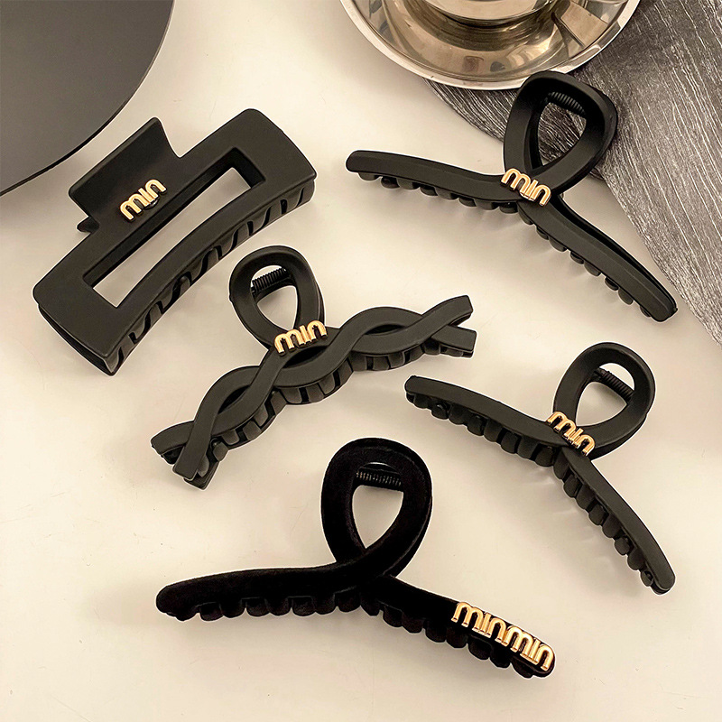 Pinza de pelo esmerilado negro horquilla femenina celebridad de Internet 2023 nueva Cabeza trasera clip de tiburón pelo Chuck clip de pelo tocado