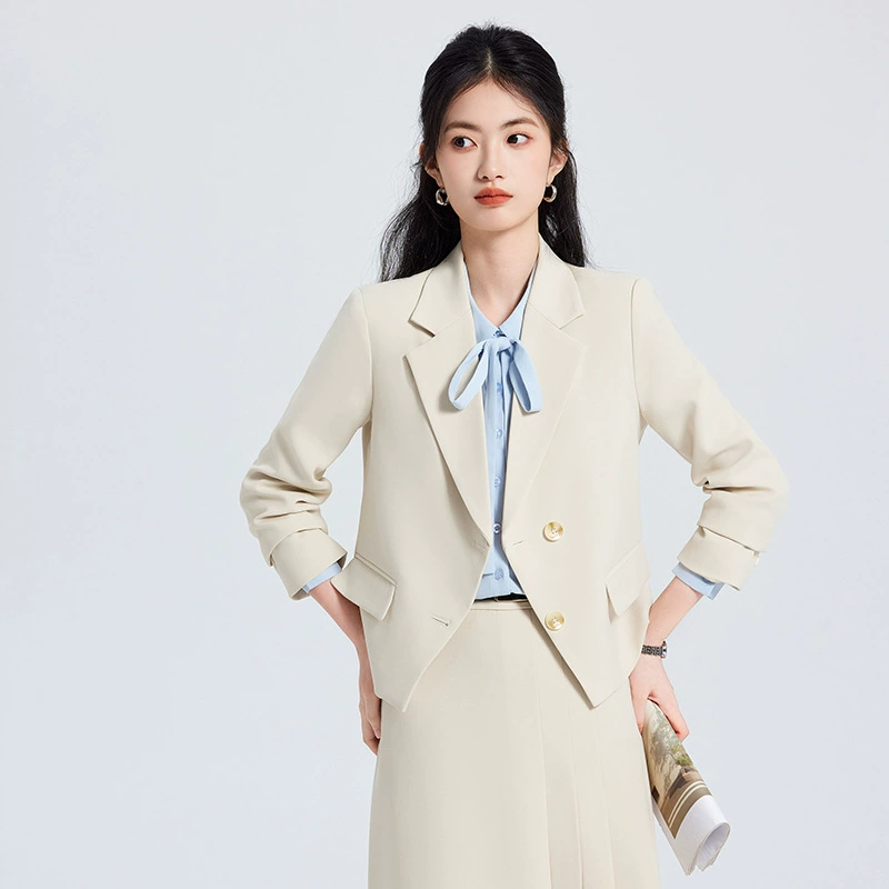 Короткий пиджак для талии